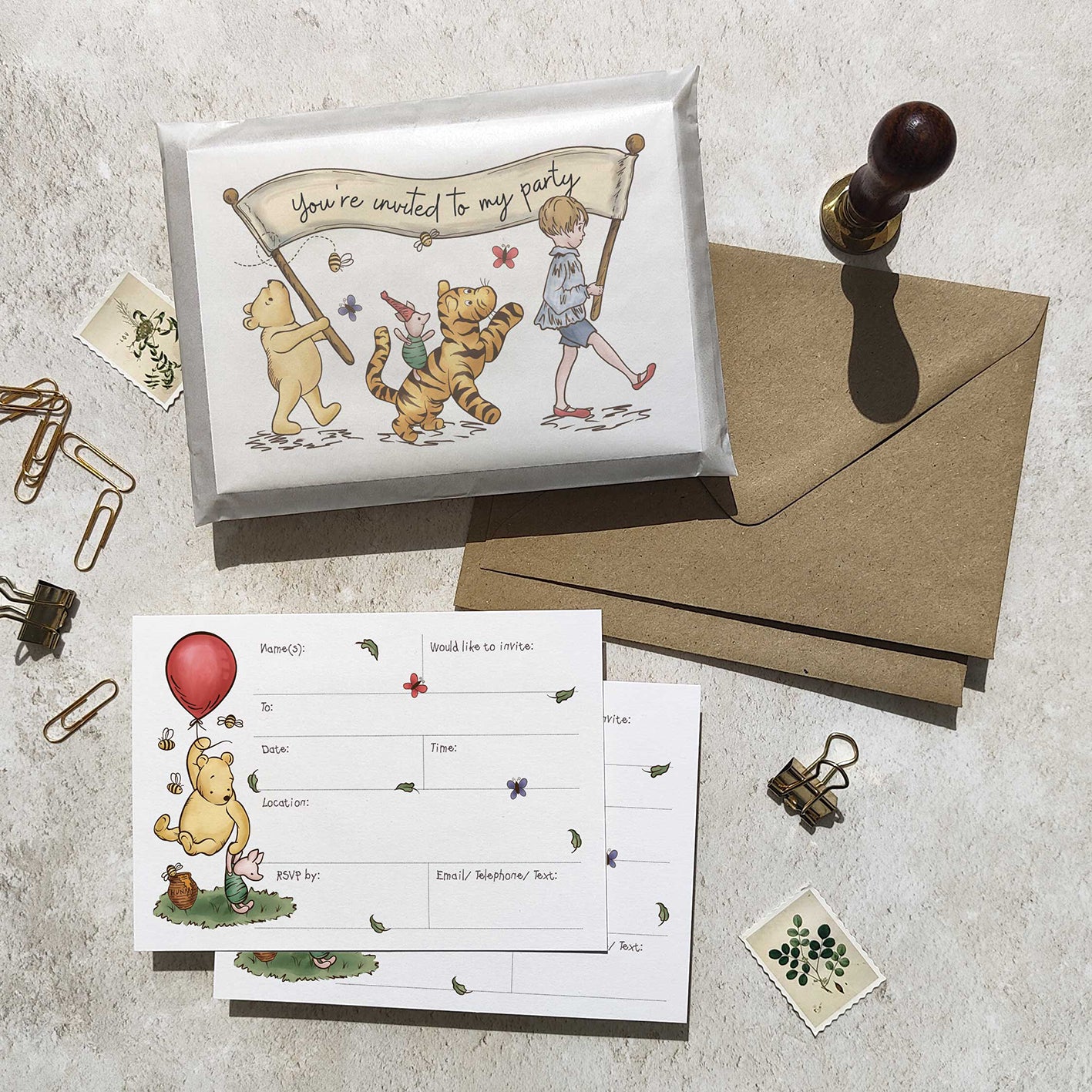 10 x Winnie the Pooh Banner Ready To Write Birthday Party Invitations and Envelopes