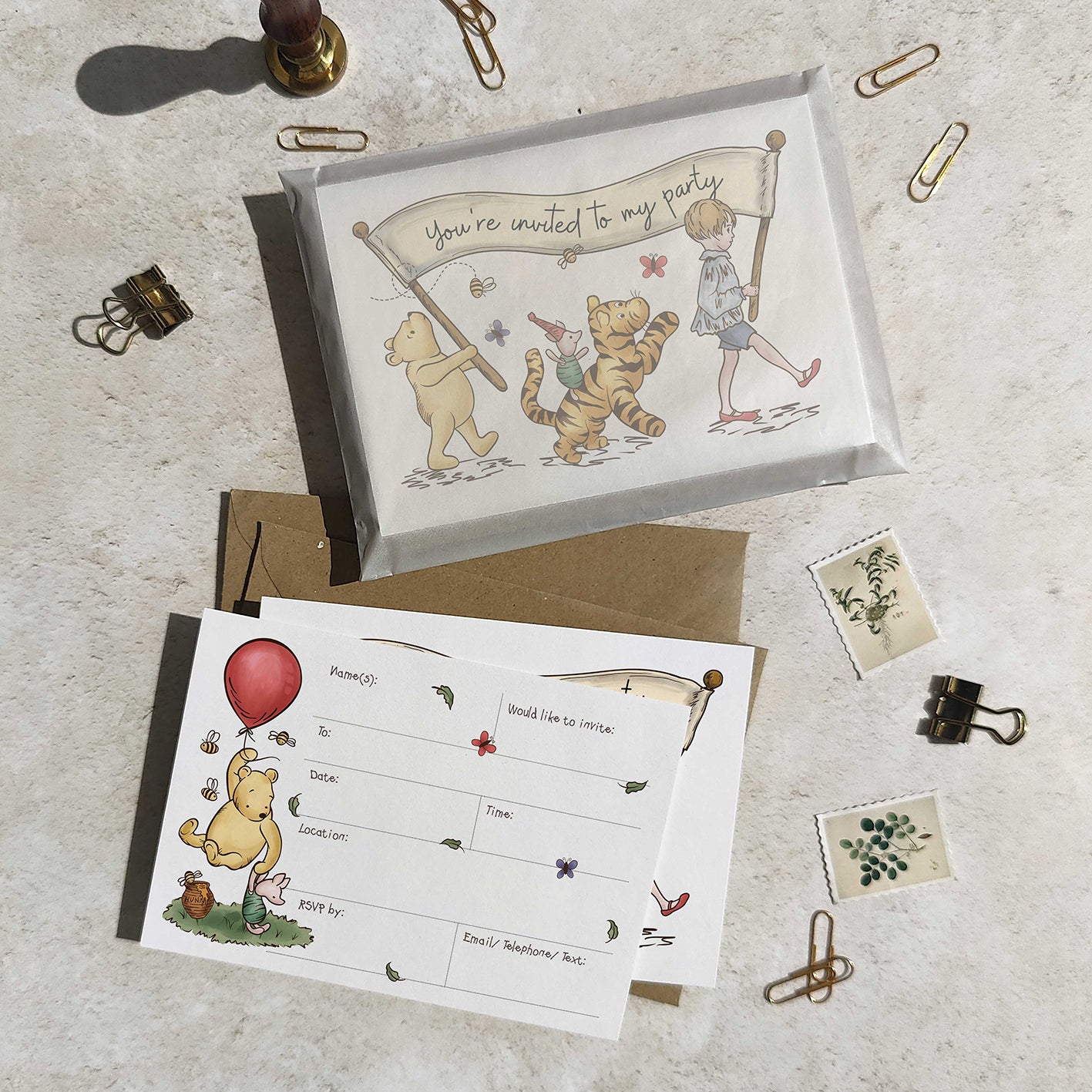 10 x Winnie the Pooh Banner Ready To Write Birthday Party Invitations and Envelopes
