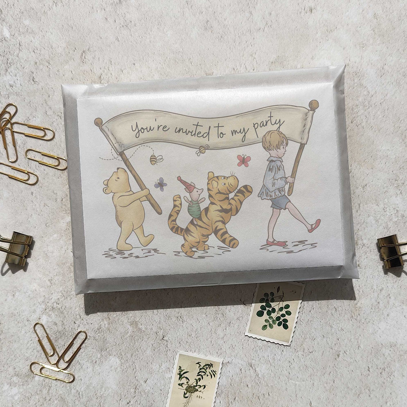 10 x Winnie the Pooh Banner Ready To Write Birthday Party Invitations and Envelopes